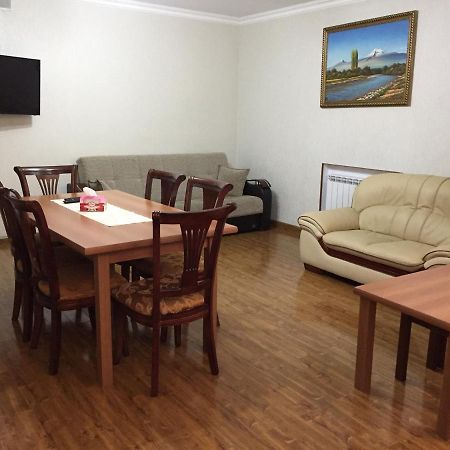 Apartment On Getapnya 74 Дилиян Екстериор снимка